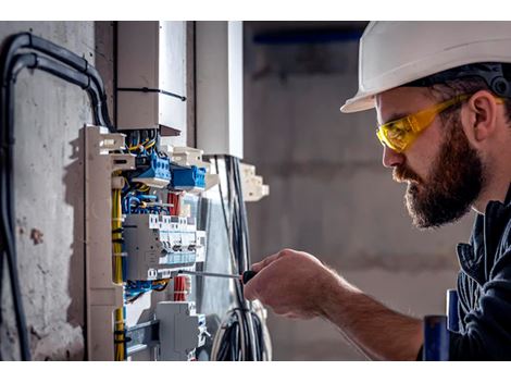 Curso de Segurança em Instalações e Serviços em Eletricidade na Vila das Mercês
